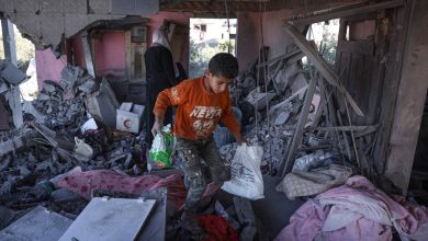 Photo of الحرب على غزة: 27 شهيدًا و14 فقيدًا تحت ركام منازلهم جراء قصف إسرائيلي