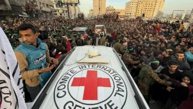 Photo of القسام تسلّم المحتجزات الإسرائيليات للصليب الأحمر