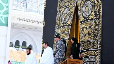 Photo of أول ظهور للطيفة الدروبي زوجة أحمد الشرع خلال مناسك العمرة (شاهد)