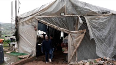 Photo of 8 عائلات بخيمة.. فظائع الاحتلال بتهجير الفلسطينيين من مخيم طولكرم