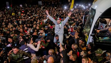 Photo of القسام تسلّم 4 جثث إسرائيليين وأسرى محررين يصلون إلى رام الله والقدس في إطار الدفعة الأخيرة للمرحلة الأولى