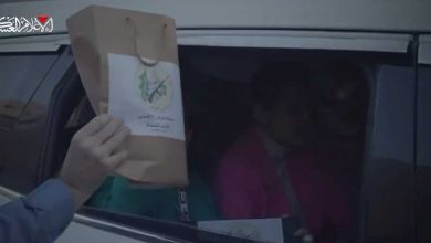 Photo of أسيرة سابقة لدى القسام: حماس قدمت لنا كتاب صلاة في عيد الفصح