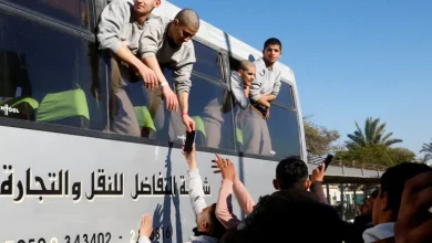 Photo of بالفيديو.. أسير محرر يصدمه خبر استشهاد والده وأفراد من عائلته