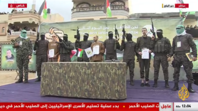 Photo of الدفعة الخامسة من الصفقة: كتائب القسام تسلم 3 أسرى الإسرائيليين بغزة