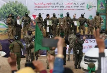 Photo of استطلاع: 70 بالمئة من الإسرائيليين يرون إعادة الأسرى الهدف الأهم