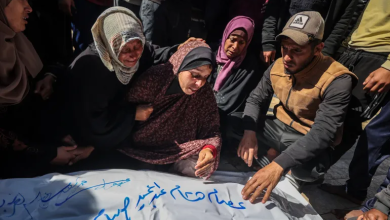 Photo of 42 شهيدا بغزة بينهم صحفي والاحتلال يستعد لضم مناطق جديدة