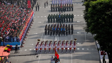 Photo of عرض عسكري ضخم في احتفال فيتنام بمرور 50 عاما على نهاية الحرب