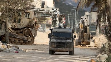 Photo of الضفة.. الجيش الإسرائيلي يقتحم مخيم بلاطة ويخلي عائلات فلسطينية