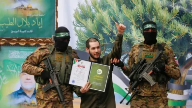 Photo of حماس تستبعد “صفقة جزئية” والمعارضة تتهم نتنياهو بإفساد المفاوضات