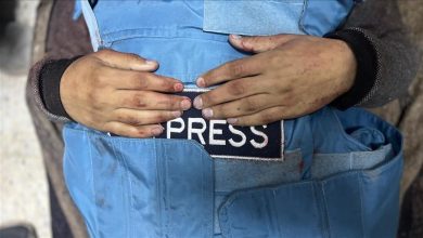 Photo of بعد ساعات من ولادة طفلته.. استشهاد صحفي في مجزرة إسرائيلية بغزة