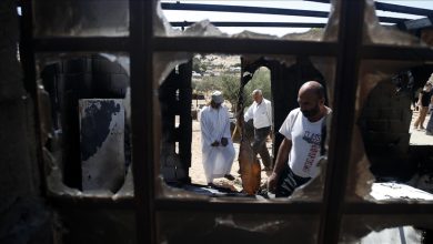 Photo of الضفة.. مستوطنون يحرقون منزلا فلسطينيا في مسافر يطا