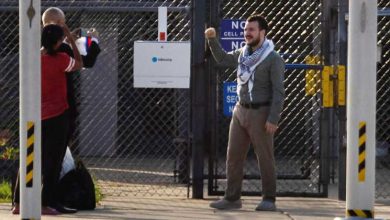 Photo of إطلاق سراح الناشط المؤيد للفلسطينيين محمود خليل بأمر من قاض أمريكي