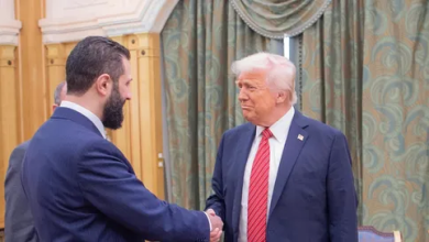 Photo of ترامب يرفع العقوبات عن 518 شخصية وكيانا سوريا