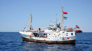 Photo of “حنظلة” تشق طريقها في المياه الدولية نحو غزة رغم المعوِّقات (صور)