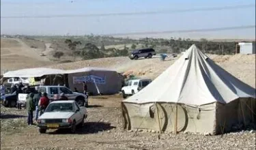 Photo of عائلات فلسطينية بالضفة تبدأ الرحيل عن مساكنها جراء اعتداء المستوطنين