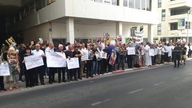 Photo of مظاهرة منددة بالتجويع والإبادة في غزة أمام السفارة الأميركية في تل أبيب (شاهد)