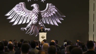 Photo of سوريا تطلق شعارها الجديد: العقاب الذهبي يرمز لوحدة البلاد وهوية المرحلة القادمة