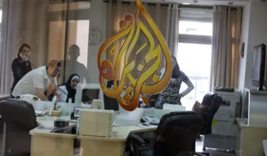 Photo of الاحتلال يقتحم مقر شبكة الجزيرة برام الله ويمدد إغلاقه