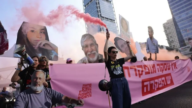 Photo of عائلات أسرى إسرائيليين تخطط للتوجه إلى غزة بسفينة للمطالبة بهم