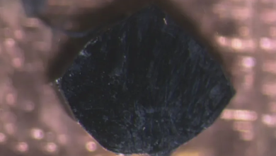 Photo of اليابان تصنع مغناطيسا غريبا لا يجذب الحديد لكنه يثني الضوء