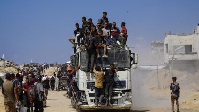 Photo of الحرب على غزة.. عشرات الشهداء والجرحى بانقلاب شاحنة مساعدات