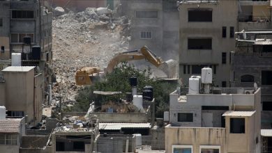 Photo of سلطات الاحتلال تهدم منشأة صناعية وبناية سكنية في رام الله وبيت لحم