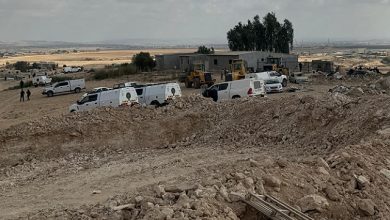 Photo of السلطات الإسرائيلية تهدم منازل ومنشآت في ضواحي شقيب السلام