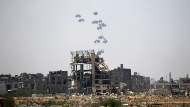 Photo of شهيد بسقوط صندوق مساعدات في إنزال جوي بغزة