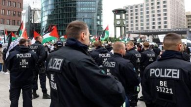 Photo of الشرطة الألمانية تستخدم العنف وتعتقل متضامنين مع غزة