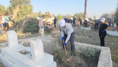 Photo of حيفا: عشرات المتطوعين يشاركون في تنظيف مقبرة القسام