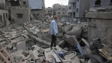 Photo of استشهاد 21 فلسطينيا في غارات إسرائيلية على منازل وخيام نازحين بالقطاع منذ فجر اليوم