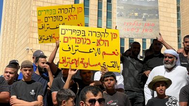 Photo of آلاف الفلسطينيين يتظاهرون في النقب رفضًا لهدم المنازل