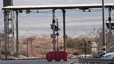 Photo of وزارة الاقتصاد الفلسطينية تحذر من آثار إغلاق معبر الكرامة على التجارة والمساعدات