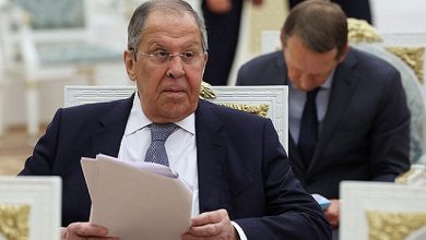 Photo of لافروف يحذر: لا دولة مجاورة لإسرائيل يمكن أن تشعر بالأمان