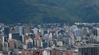 Photo of ترامب يدرس شن ضربات داخل فنزويلا ومادورو يطلب الحوار