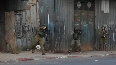 Photo of إصابة فلسطينيين برصاص المستوطنين شمال الخليل.. وسموتريتش يجدد دعوته لتعزيز احتلال الضفة