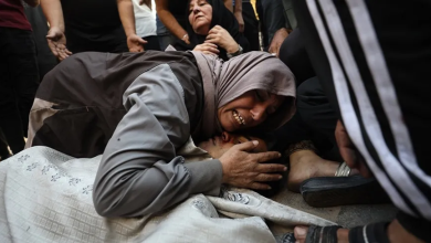 Photo of مشاهد مؤلمة لوداع شقيقين استشهدا إثر خرق جديد للهدنة في غزة (شاهد)