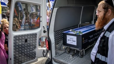 Photo of القسام تسلم الليلة جثة أسير إسرائيلي ودعوات لإدخال آليات ثقيلة لغزة