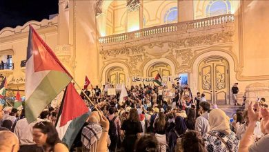 Photo of تونسيون يعتصمون أمام سفارة واشنطن دعما لناشطي أسطول الصمود