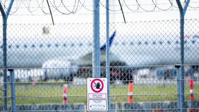 Photo of تهديد خفي يطال سلامة الطيران العالمي.. من يعبث بإشارات الجي بي إس؟ (فيديو)