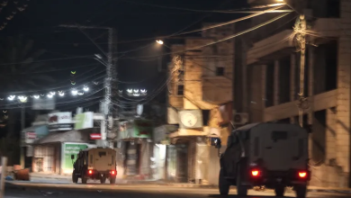 Photo of الاحتلال يقتحم منازل أسرى محررين (شاهد)