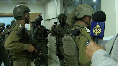 Photo of الاحتلال يقتحم رام الله ويجدد قرار إغلاق مكتب قناة الجزيرة لمدة 60 يومًا