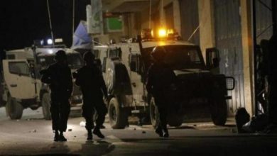 Photo of الاحتلال يداهم منازل أسرى قبيل الإفراج عنهم ويمنع عائلاتهم من الاحتفال