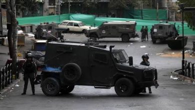 Photo of الاحتلال يشنّ عملية عسكرية واسعة في طوباس ويغلق مداخل المدينة بالسواتر الترابية