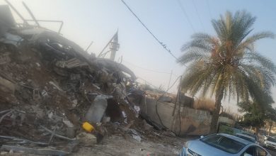 Photo of النقب.. السلطات الإسرائيلية تهدم عدة محال تجارية في اللقية