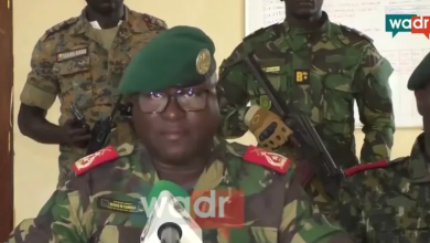 Photo of ضباط الجيش في غينيا يعلنون السيطرة على البلاد وإلغاء الانتخابات (شاهد)