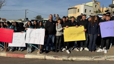 Photo of تظاهرة في عين ماهل احتجاجا على إصابة حارس مدرسة بإطلاق نار