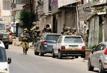 Photo of الاحتلال يشن حملة مداهمات واعتقالات واسعة في الضفة والقدس ويصعّد اعتداءات المستوطنين