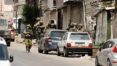 Photo of الاحتلال يشن حملة مداهمات واعتقالات واسعة في الضفة والقدس ويصعّد اعتداءات المستوطنين