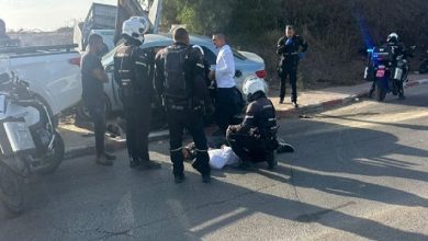 Photo of مواطنون يُصابون جراء دهس سيارة خلال مطاردة بوليسية في تل السبع بالنقب